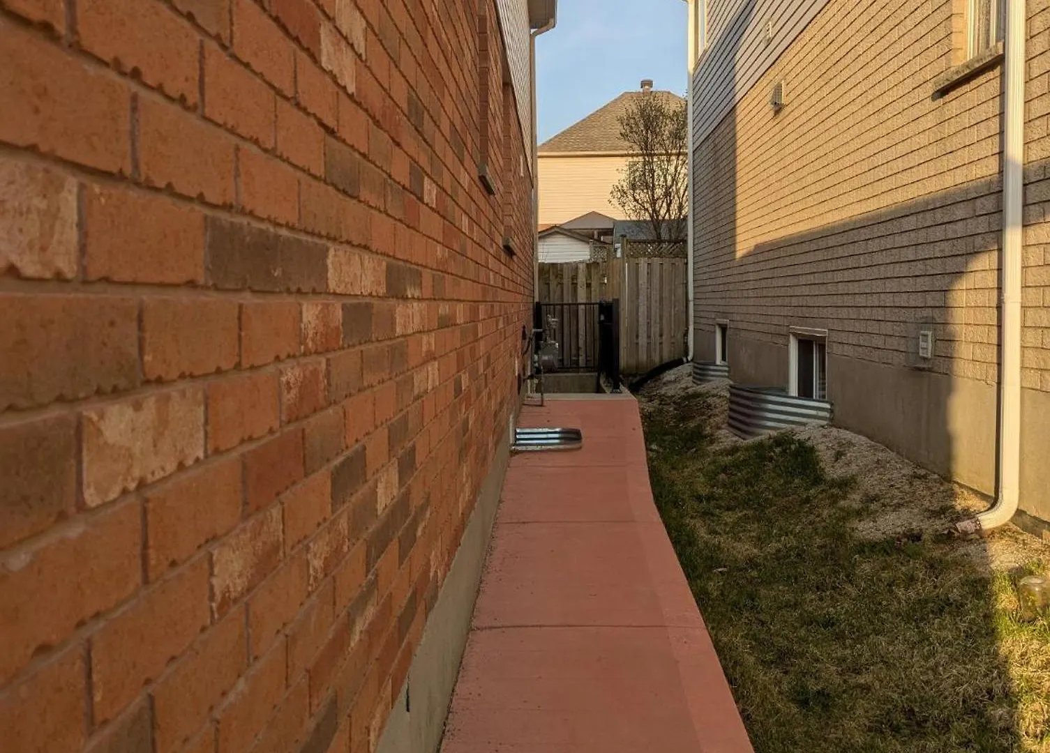 Basement Queen Beds By Ykf Airport Kitchener 0*,  Canada